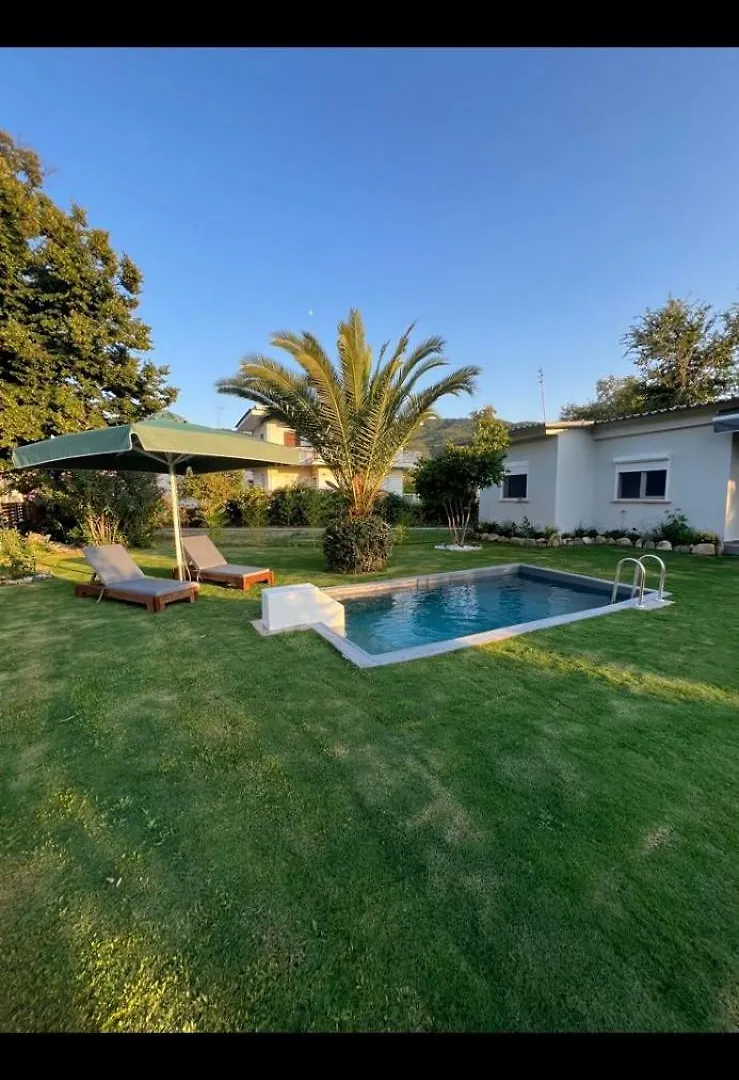 Rafaelo Poolside Villa Olympiada