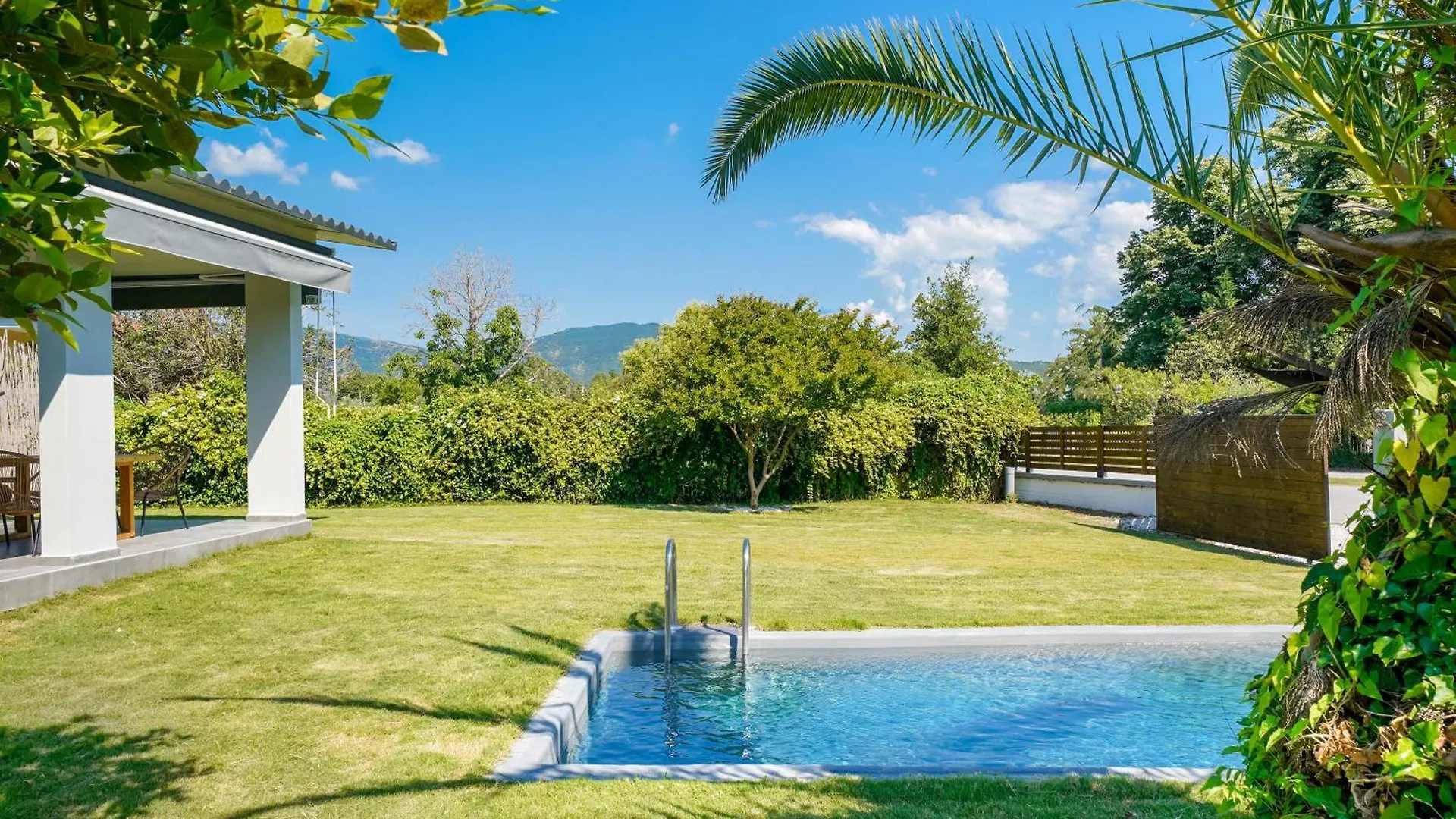 Prázdninový dům Vila Rafaelo Poolside Olympiada