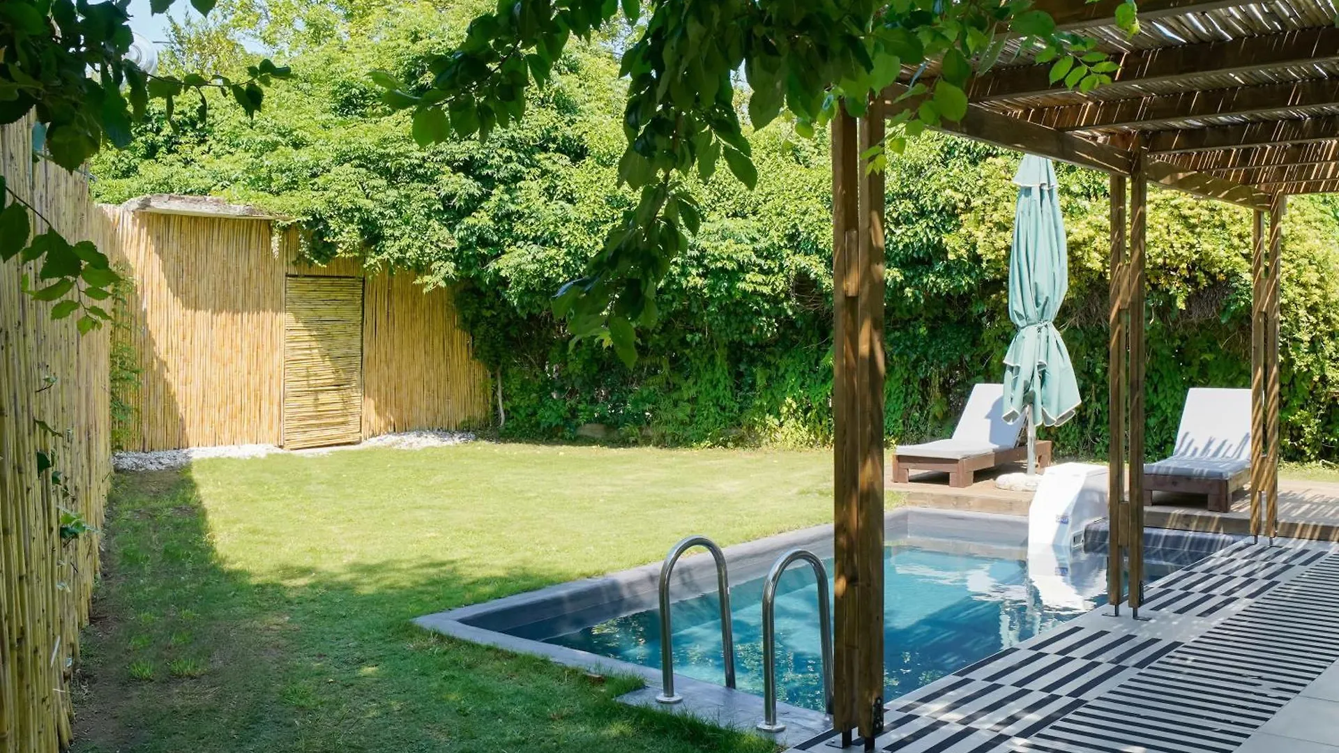 Prázdninový dům Vila Rafaelo Poolside Olympiada