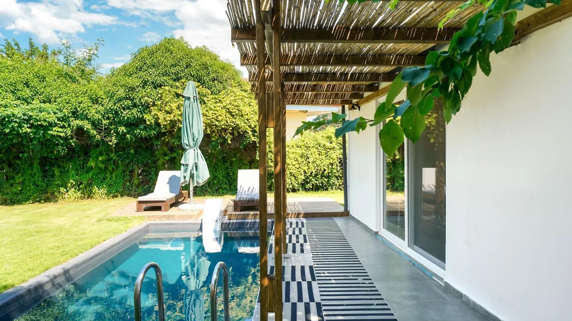 Vila Rafaelo Poolside Olympiada